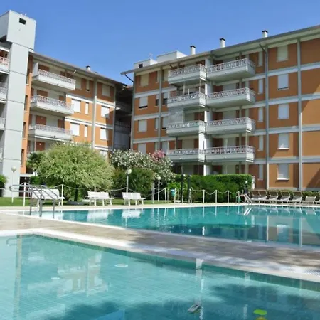 Stylish Pool View Flat With Two Terraces Διαμέρισμα *