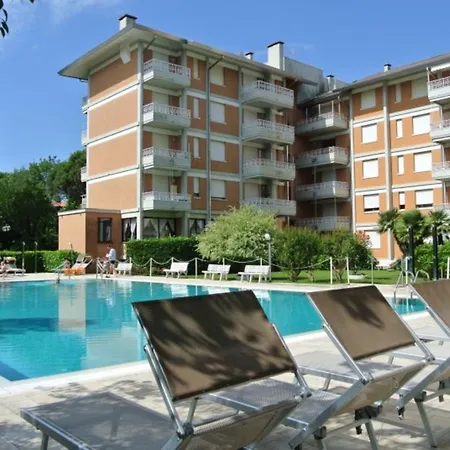 Stylish Pool View Flat With Two Terraces Διαμέρισμα